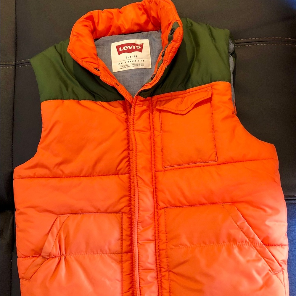 Levi’s puffer vest
